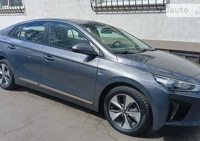 Серый Хендай Ioniq, объемом двигателя 0 л и пробегом 117 тыс. км за 14550 $, фото 48 на Automoto.ua