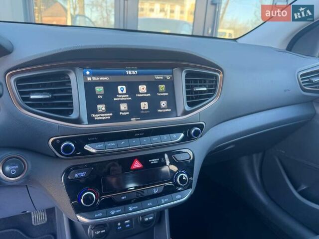 Серый Хендай Ioniq, объемом двигателя 0 л и пробегом 87 тыс. км за 11555 $, фото 94 на Automoto.ua