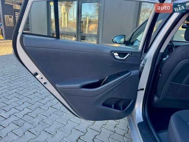 Серый Хендай Ioniq, объемом двигателя 0 л и пробегом 87 тыс. км за 11555 $, фото 125 на Automoto.ua