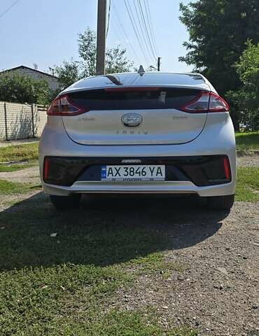Серый Хендай Ioniq, объемом двигателя 0 л и пробегом 119 тыс. км за 13100 $, фото 2 на Automoto.ua