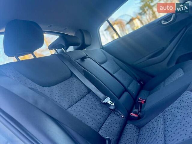 Серый Хендай Ioniq, объемом двигателя 0 л и пробегом 87 тыс. км за 11555 $, фото 124 на Automoto.ua