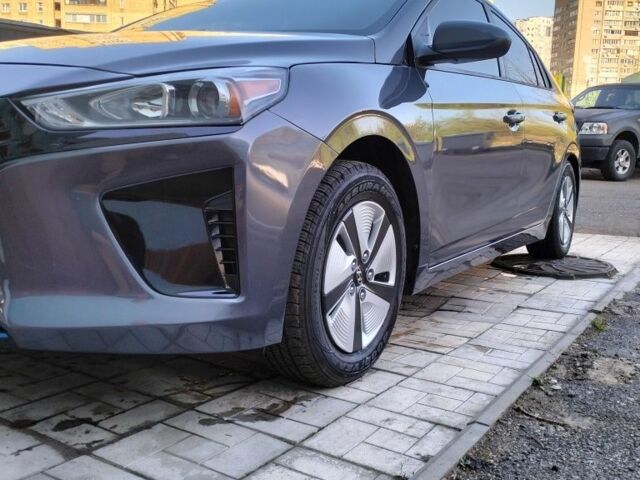 Сірий Хендай Ioniq, об'ємом двигуна 1.6 л та пробігом 165 тис. км за 12500 $, фото 15 на Automoto.ua