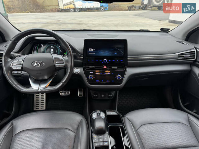 Серый Хендай Ioniq, объемом двигателя 0 л и пробегом 104 тыс. км за 16700 $, фото 13 на Automoto.ua