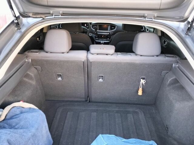 Сірий Хендай Ioniq, об'ємом двигуна 1.6 л та пробігом 165 тис. км за 12500 $, фото 10 на Automoto.ua