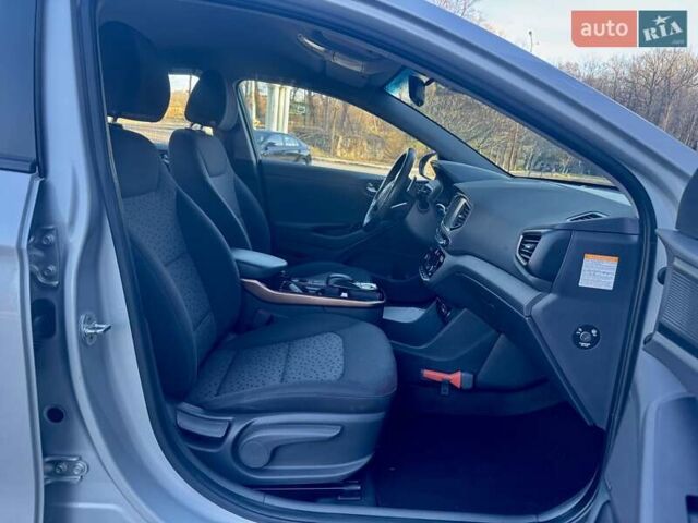 Серый Хендай Ioniq, объемом двигателя 0 л и пробегом 87 тыс. км за 11555 $, фото 109 на Automoto.ua