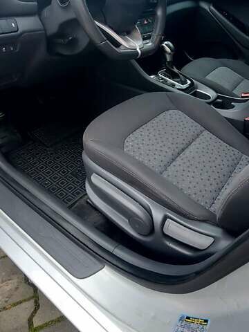 Серый Хендай Ioniq, объемом двигателя 1.58 л и пробегом 72 тыс. км за 16500 $, фото 39 на Automoto.ua