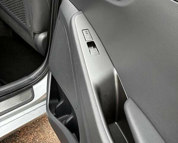 Сірий Хендай Ioniq, об'ємом двигуна 0 л та пробігом 131 тис. км за 16500 $, фото 27 на Automoto.ua