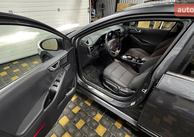 Серый Хендай Ioniq, объемом двигателя 0 л и пробегом 130 тыс. км за 15500 $, фото 8 на Automoto.ua