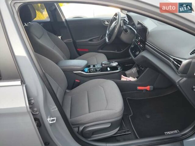 Серый Хендай Ioniq, объемом двигателя 0 л и пробегом 147 тыс. км за 16200 $, фото 7 на Automoto.ua