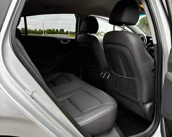 Сірий Хендай Ioniq, об'ємом двигуна 0 л та пробігом 131 тис. км за 16500 $, фото 24 на Automoto.ua