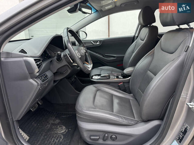 Серый Хендай Ioniq, объемом двигателя 0 л и пробегом 71 тыс. км за 16700 $, фото 10 на Automoto.ua