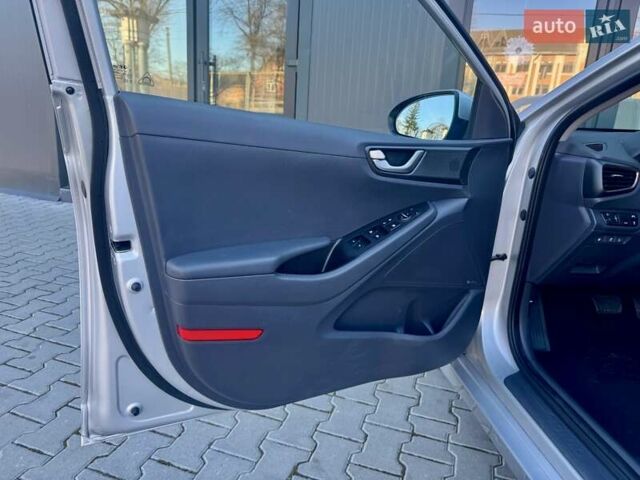 Серый Хендай Ioniq, объемом двигателя 0 л и пробегом 87 тыс. км за 11555 $, фото 73 на Automoto.ua
