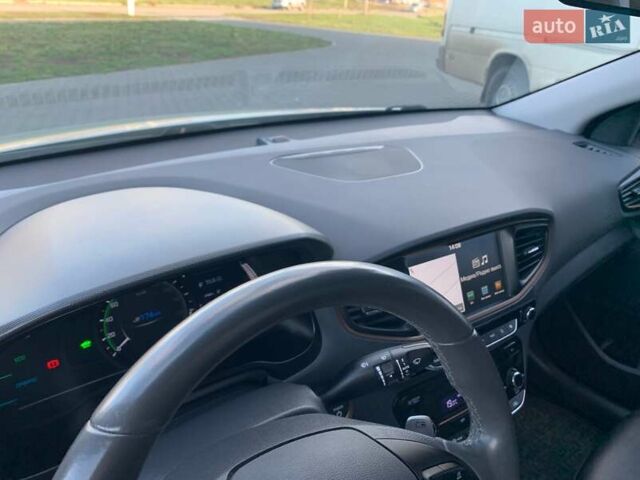 Серый Хендай Ioniq, объемом двигателя 0 л и пробегом 142 тыс. км за 12999 $, фото 2 на Automoto.ua