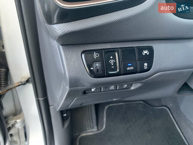 Серый Хендай Ioniq, объемом двигателя 0 л и пробегом 142 тыс. км за 12999 $, фото 25 на Automoto.ua