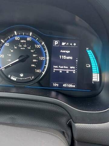 Серый Хендай Ioniq, объемом двигателя 1.58 л и пробегом 72 тыс. км за 16500 $, фото 32 на Automoto.ua