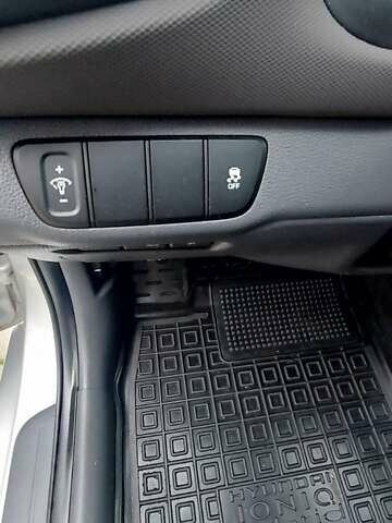 Серый Хендай Ioniq, объемом двигателя 1.58 л и пробегом 72 тыс. км за 16500 $, фото 33 на Automoto.ua