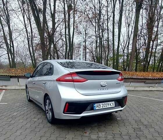 Серый Хендай Ioniq, объемом двигателя 1.58 л и пробегом 72 тыс. км за 16500 $, фото 18 на Automoto.ua