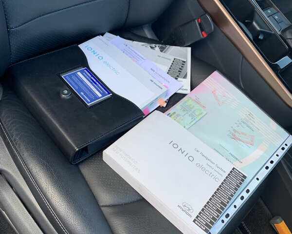 Серый Хендай Ioniq, объемом двигателя 0 л и пробегом 142 тыс. км за 12999 $, фото 5 на Automoto.ua