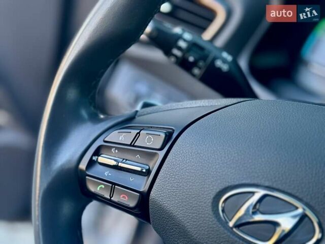 Серый Хендай Ioniq, объемом двигателя 0 л и пробегом 87 тыс. км за 11555 $, фото 87 на Automoto.ua