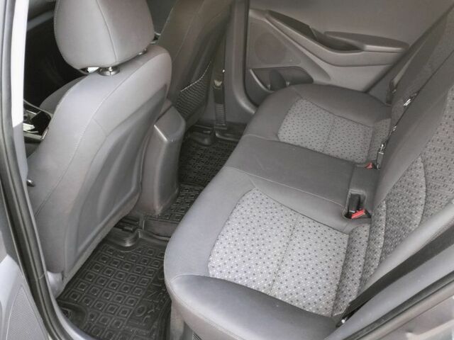 Сірий Хендай Ioniq, об'ємом двигуна 1.6 л та пробігом 165 тис. км за 12500 $, фото 9 на Automoto.ua