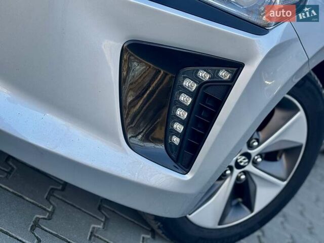 Серый Хендай Ioniq, объемом двигателя 0 л и пробегом 87 тыс. км за 11555 $, фото 35 на Automoto.ua