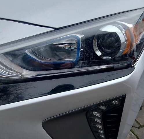 Серый Хендай Ioniq, объемом двигателя 1.58 л и пробегом 72 тыс. км за 16500 $, фото 12 на Automoto.ua