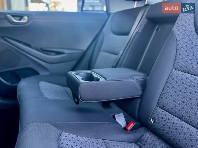Серый Хендай Ioniq, объемом двигателя 0 л и пробегом 87 тыс. км за 11555 $, фото 127 на Automoto.ua