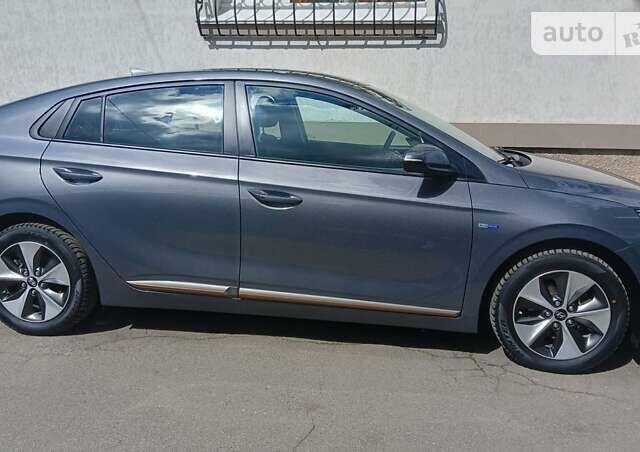 Серый Хендай Ioniq, объемом двигателя 0 л и пробегом 117 тыс. км за 14550 $, фото 49 на Automoto.ua