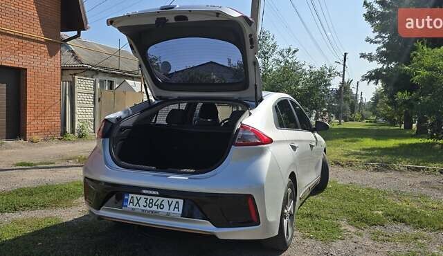 Серый Хендай Ioniq, объемом двигателя 0 л и пробегом 119 тыс. км за 13100 $, фото 3 на Automoto.ua