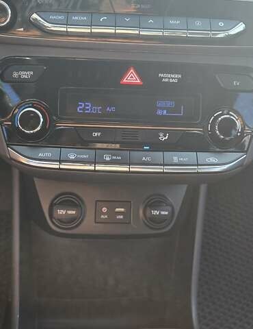 Серый Хендай Ioniq, объемом двигателя 0 л и пробегом 119 тыс. км за 13100 $, фото 6 на Automoto.ua