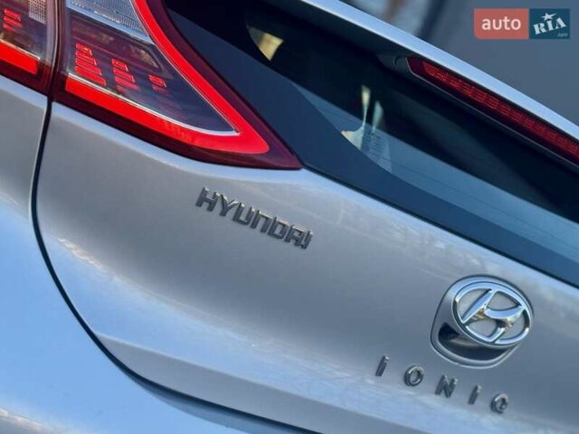 Серый Хендай Ioniq, объемом двигателя 0 л и пробегом 87 тыс. км за 11555 $, фото 71 на Automoto.ua