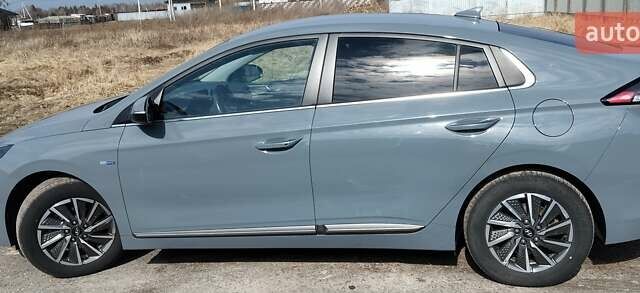 Серый Хендай Ioniq, объемом двигателя 0 л и пробегом 147 тыс. км за 16200 $, фото 2 на Automoto.ua