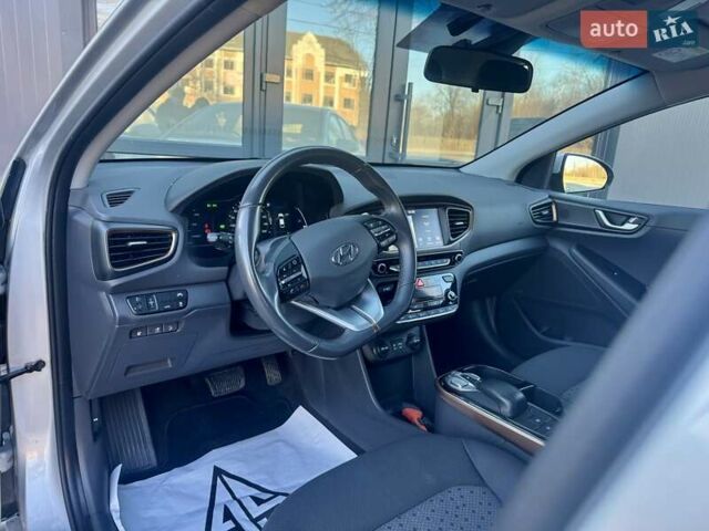 Серый Хендай Ioniq, объемом двигателя 0 л и пробегом 87 тыс. км за 11555 $, фото 80 на Automoto.ua