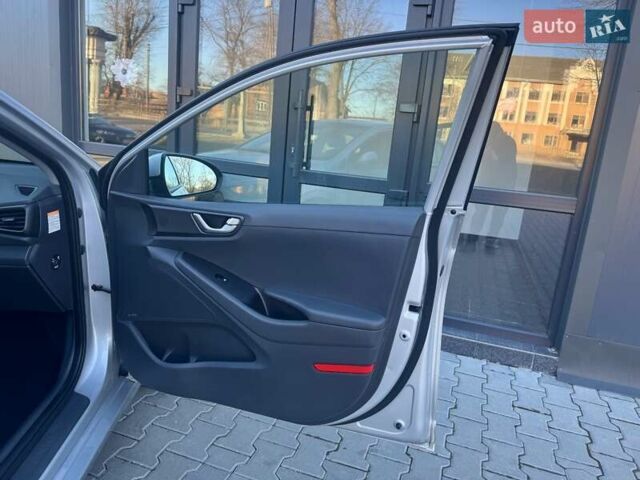 Серый Хендай Ioniq, объемом двигателя 0 л и пробегом 87 тыс. км за 11555 $, фото 105 на Automoto.ua