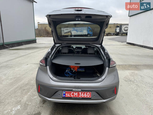 Серый Хендай Ioniq, объемом двигателя 0 л и пробегом 104 тыс. км за 16700 $, фото 4 на Automoto.ua