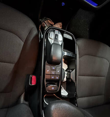 Серый Хендай Ioniq, объемом двигателя 0 л и пробегом 130 тыс. км за 15500 $, фото 12 на Automoto.ua