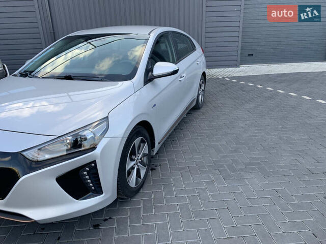 Серый Хендай Ioniq, объемом двигателя 0 л и пробегом 142 тыс. км за 12999 $, фото 7 на Automoto.ua