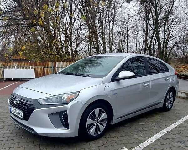 Серый Хендай Ioniq, объемом двигателя 1.58 л и пробегом 72 тыс. км за 16500 $, фото 6 на Automoto.ua