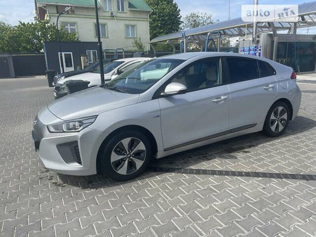 Серый Хендай Ioniq, объемом двигателя 0 л и пробегом 39 тыс. км за 22500 $, фото 6 на Automoto.ua