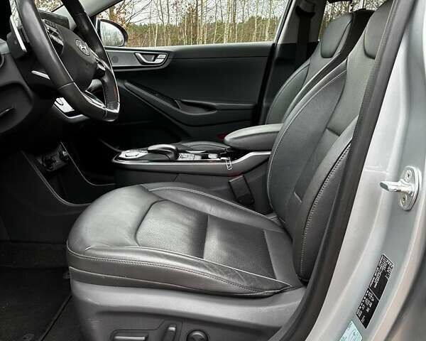 Сірий Хендай Ioniq, об'ємом двигуна 0 л та пробігом 131 тис. км за 16500 $, фото 16 на Automoto.ua