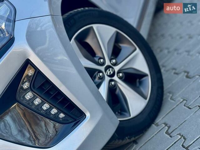 Серый Хендай Ioniq, объемом двигателя 0 л и пробегом 87 тыс. км за 11555 $, фото 39 на Automoto.ua