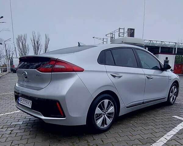Серый Хендай Ioniq, объемом двигателя 1.58 л и пробегом 72 тыс. км за 16500 $, фото 11 на Automoto.ua