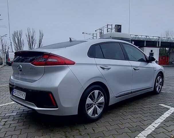 Серый Хендай Ioniq, объемом двигателя 1.58 л и пробегом 72 тыс. км за 16500 $, фото 13 на Automoto.ua