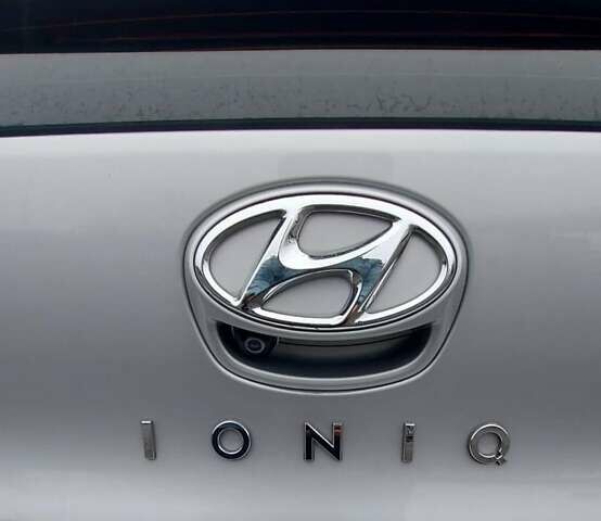 Серый Хендай Ioniq, объемом двигателя 1.58 л и пробегом 72 тыс. км за 16500 $, фото 22 на Automoto.ua