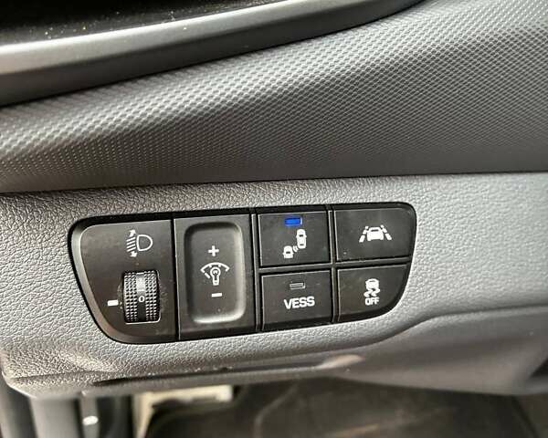 Сірий Хендай Ioniq, об'ємом двигуна 0 л та пробігом 131 тис. км за 16500 $, фото 15 на Automoto.ua