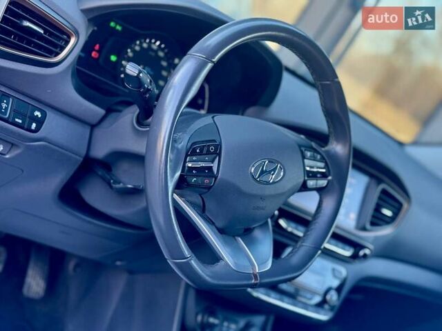 Серый Хендай Ioniq, объемом двигателя 0 л и пробегом 87 тыс. км за 11555 $, фото 86 на Automoto.ua