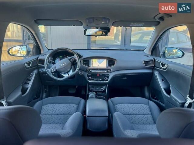Серый Хендай Ioniq, объемом двигателя 0 л и пробегом 87 тыс. км за 11555 $, фото 119 на Automoto.ua