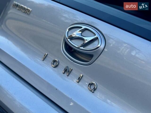 Серый Хендай Ioniq, объемом двигателя 0 л и пробегом 87 тыс. км за 11555 $, фото 56 на Automoto.ua