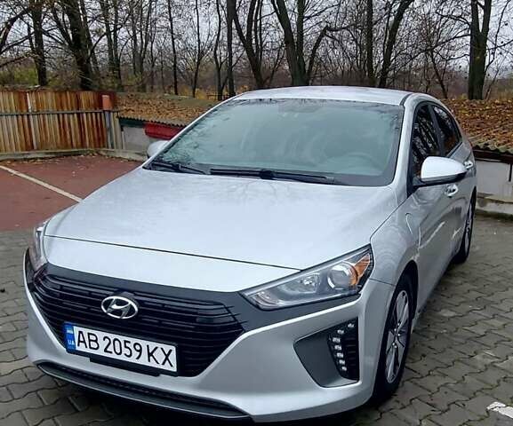 Серый Хендай Ioniq, объемом двигателя 1.58 л и пробегом 72 тыс. км за 16500 $, фото 1 на Automoto.ua