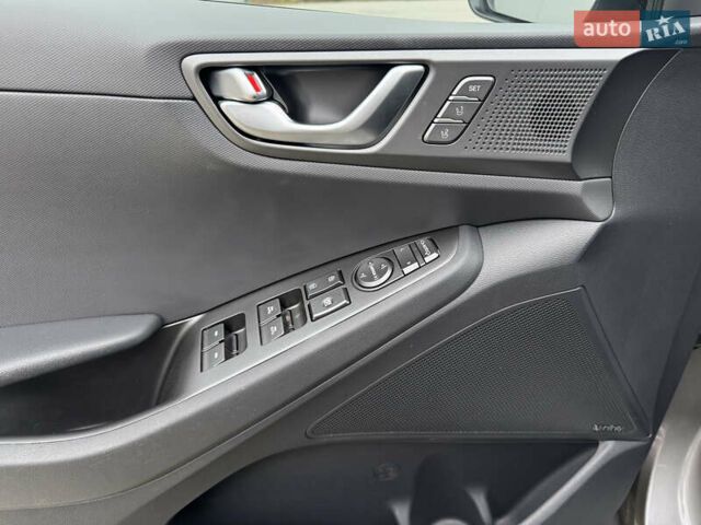 Серый Хендай Ioniq, объемом двигателя 0 л и пробегом 71 тыс. км за 16700 $, фото 11 на Automoto.ua